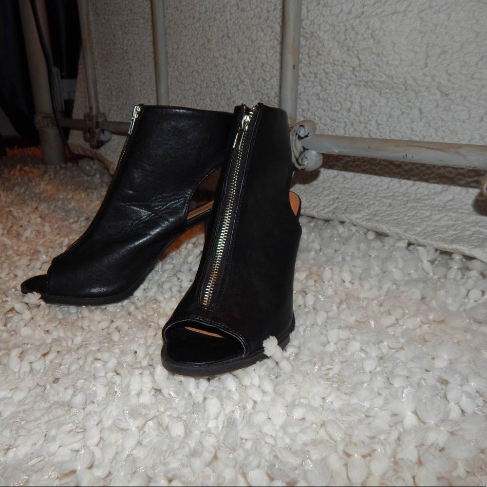 Report Heels